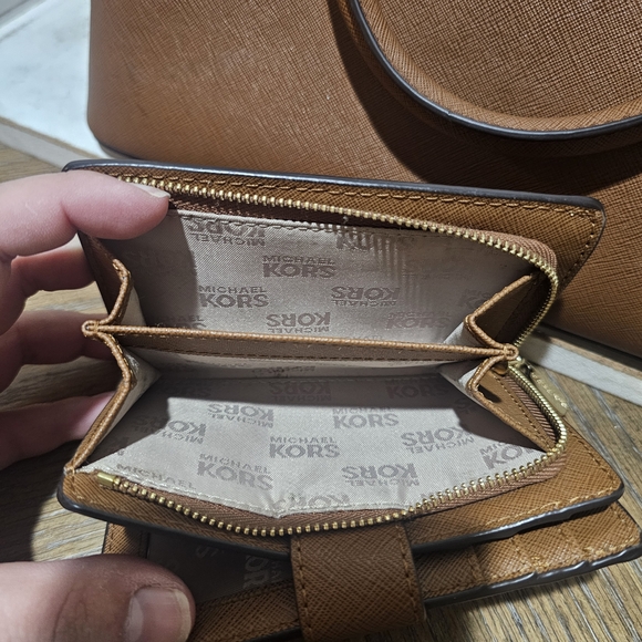 Michael Kors Brown Handbag & Wallet Set - Picture 4 of 8